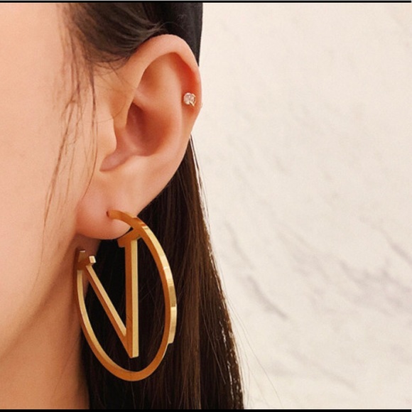 Nice and beautiful earrings - Picture 2 of 3